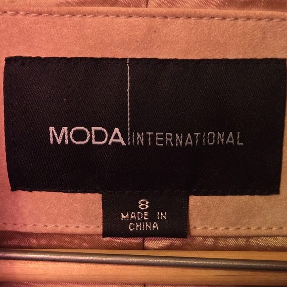 Moda International Leather Trenchcoat. Size 8. - Picture 6 of 7